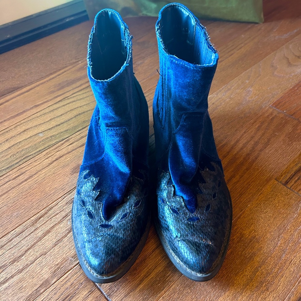 Blue velvet cowboy boots